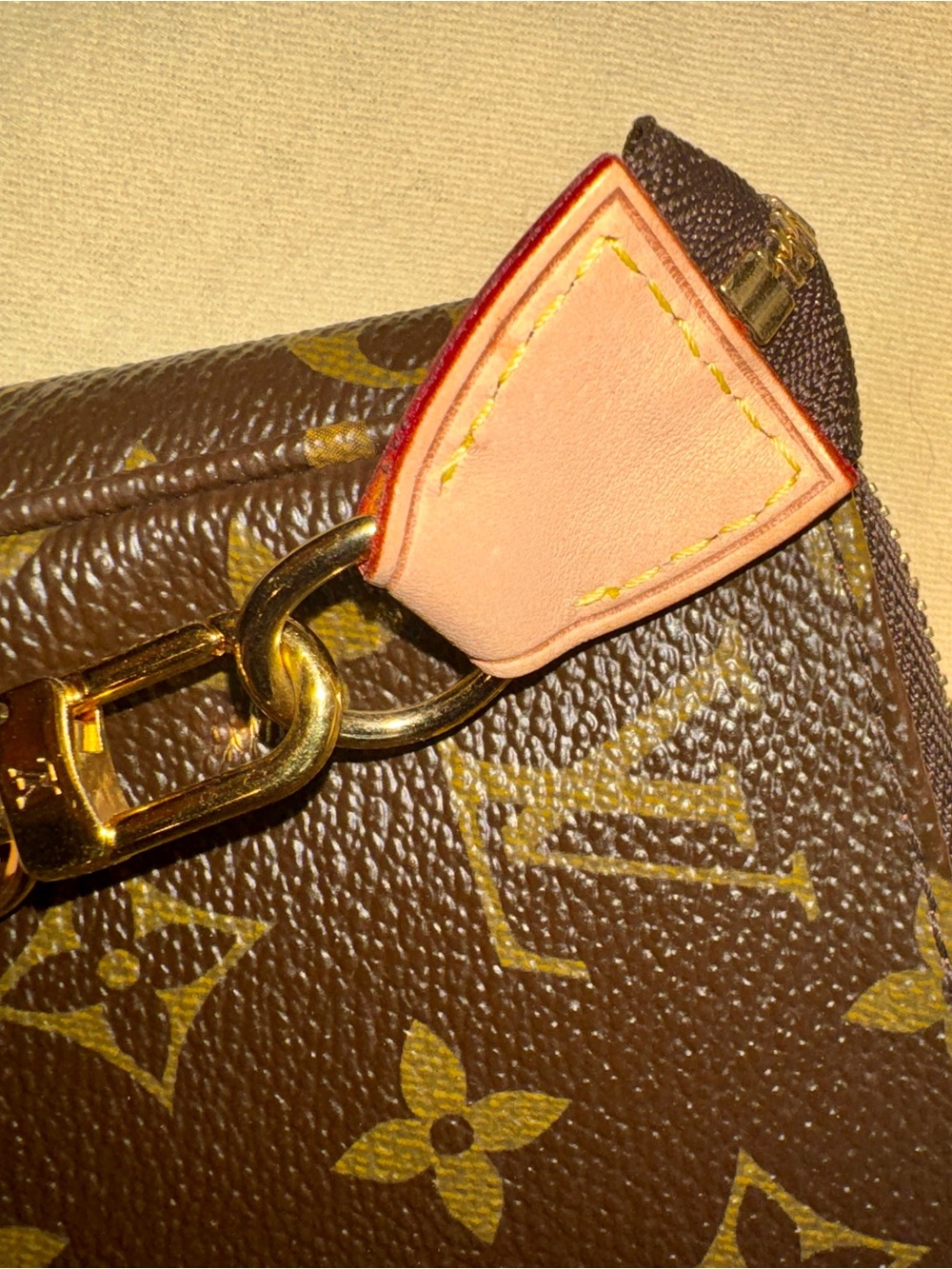 LOUIS VUITTON V POCHETTE ACCESSORIES  BAG GORGEOUS 👀! - Picture 14 of 16